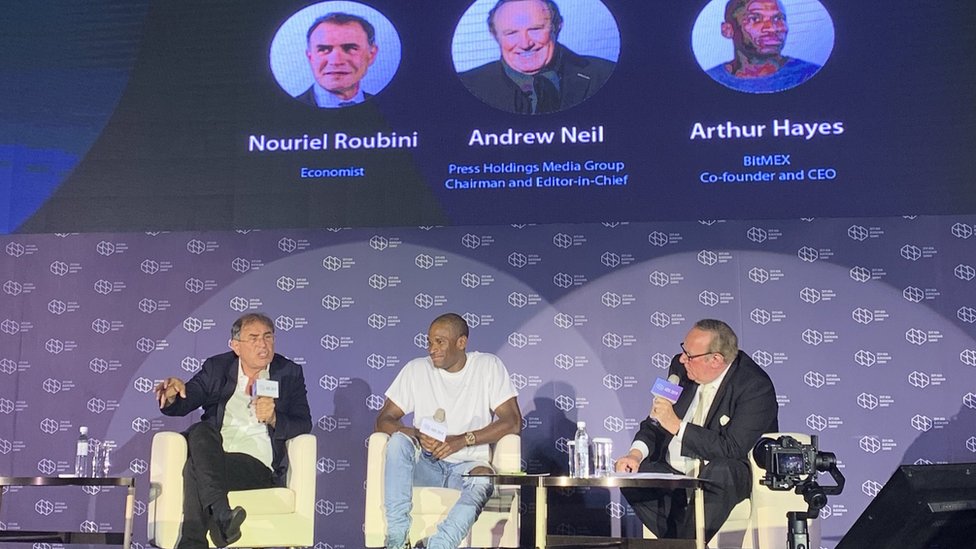 Nouriel Roubini y Arthur Hayes debatieron sobre criptomonedas en el Asia Blockchain Summit celebrado el 2 y 3 de julio en Taiwán.