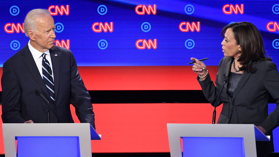 Harris volvió a poner a Biden en el centro de sus cuestionamientos. GETTY IMAGES