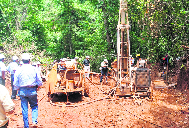 La suspensión temporal de operaciones de la mina Fénix se refiere a la extracción de niquel. (Foto Prensa Libre: Hemeroteca)
