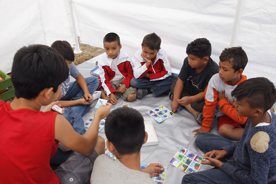 El albergue cuenta con áreas especiales para el entretenimiento de los niños. (Foto: EFE)