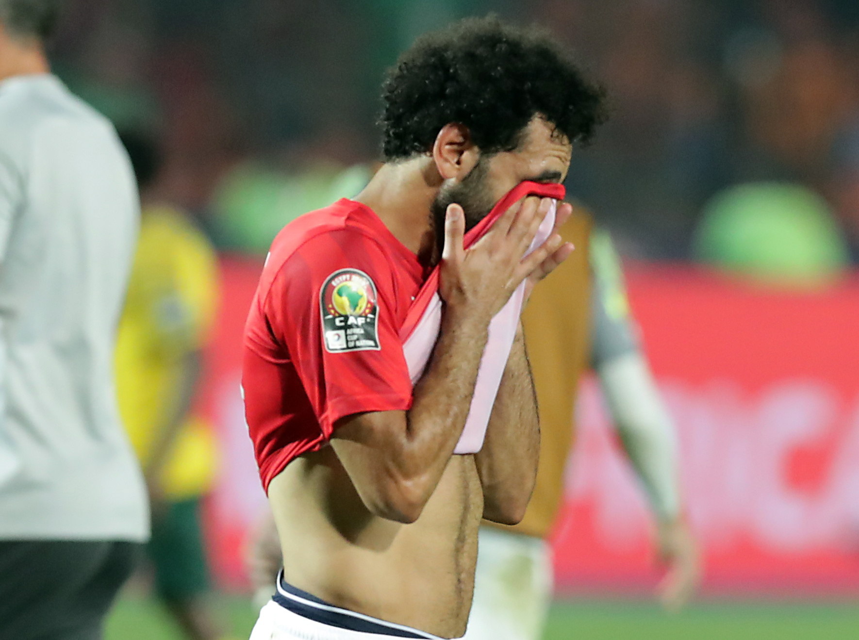 Mohamesd Salah está muy triste porque su equipo no llegó a la final de la Copa de África. (Foto Prensa Libre: EFE)