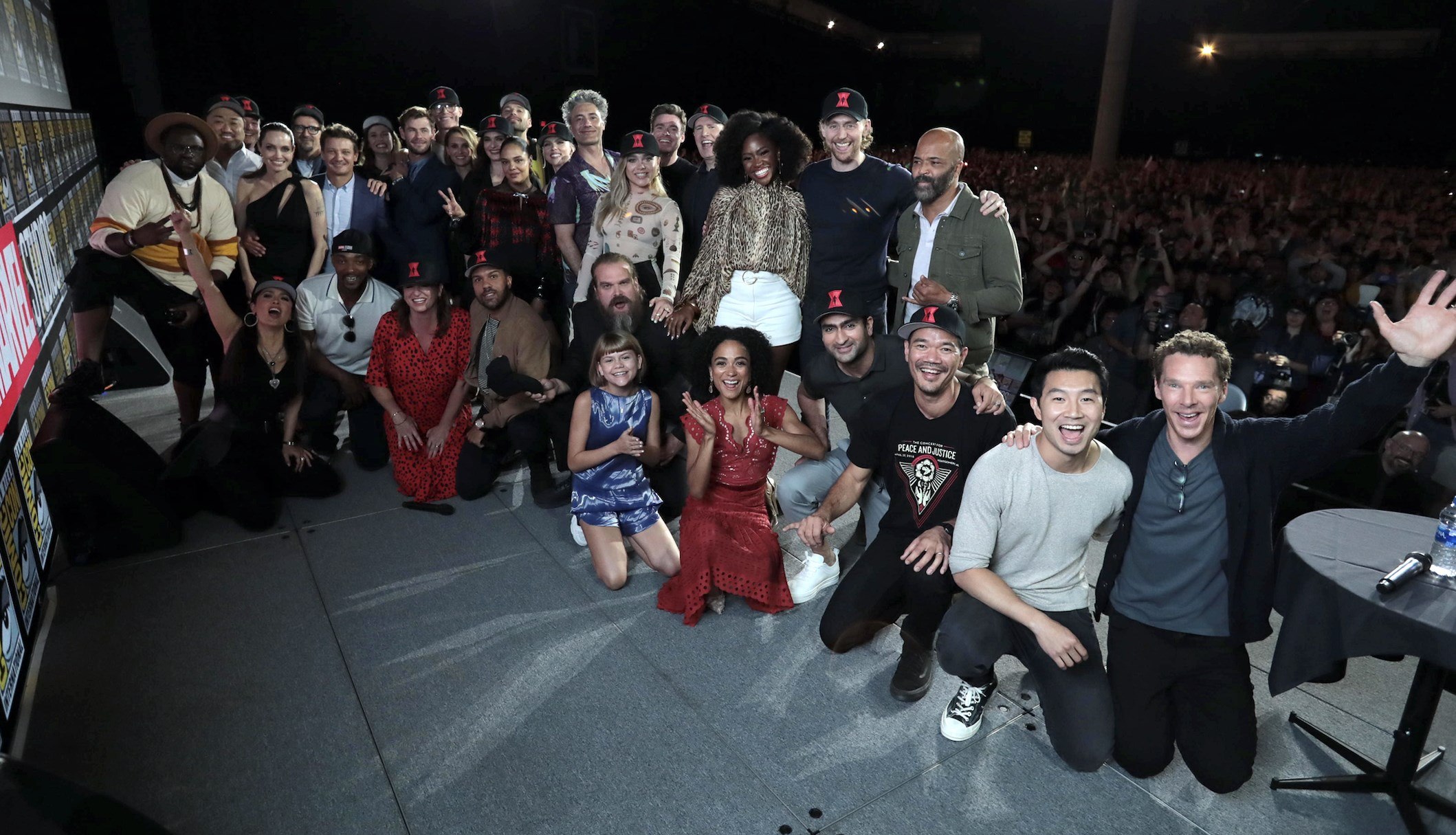 Fotografía cedida por Disney de las estrellas del universo cinematográfico de Marvel posando tras su evento en la Comic-Con este sábado en San Diego (EE.UU.). Foto Prensa Libre: EFE