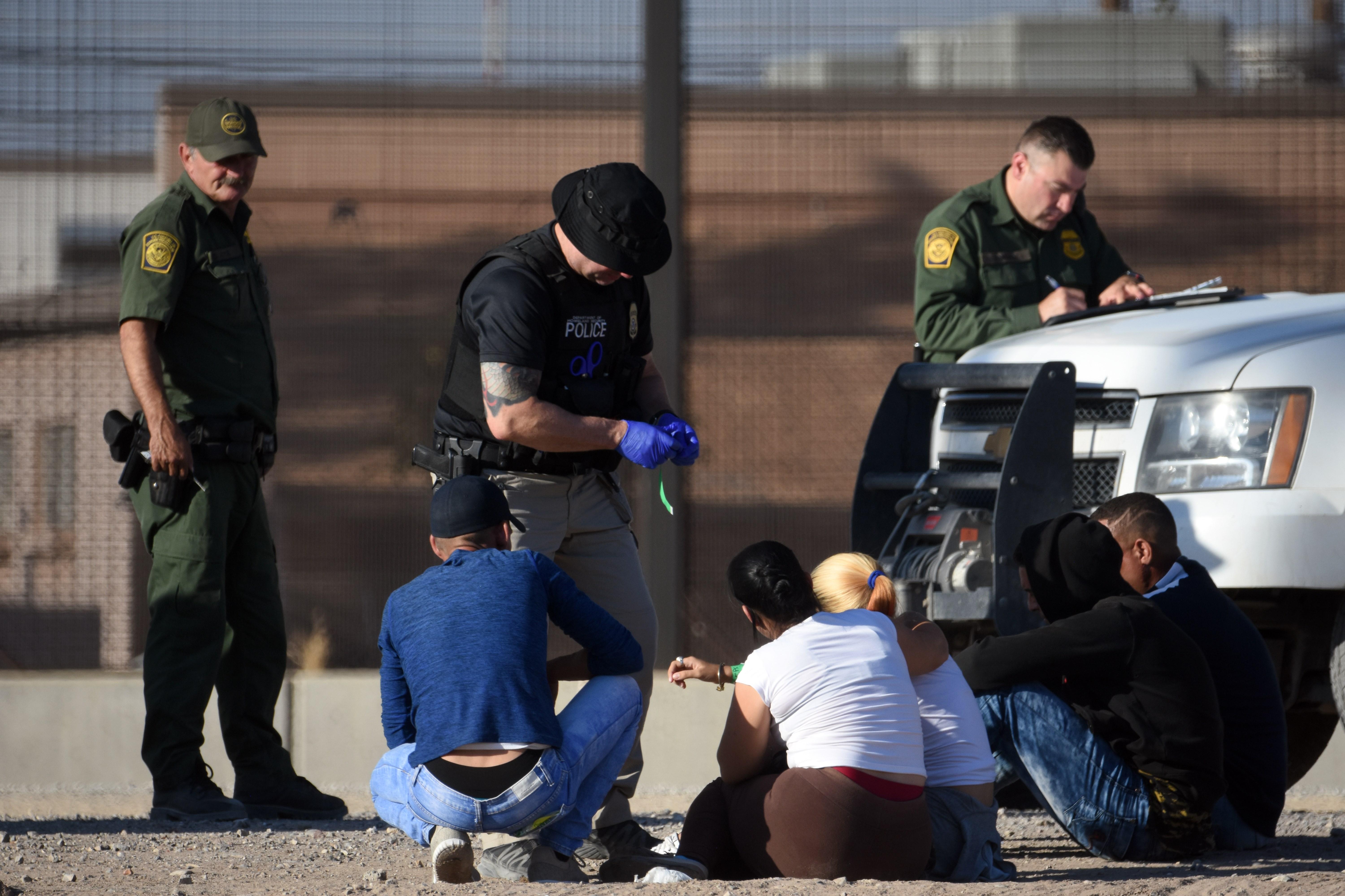 El ingreso de divisas por remesas en julio fue de US$947.8 millones (Q7 mil 270 millones) y registró un incremento. atribuido al ruido por el tema migratorio. (Foto Prensa Libre: Hemeroteca)