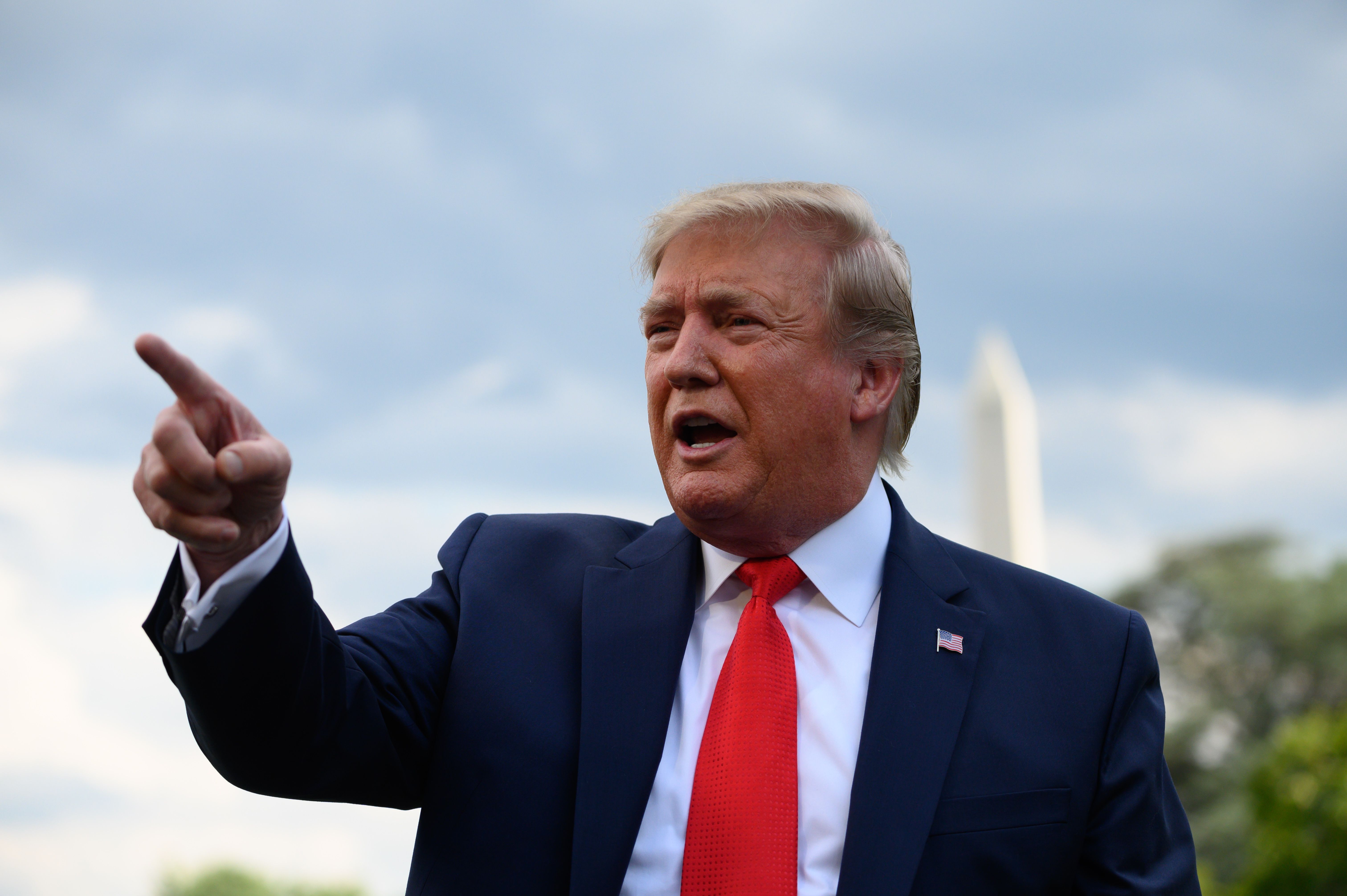 Donald Trump, presidente de Estados Unidos, habla con la prensa en la Casa Blanca. (Foto Prensa Libre: AFP)