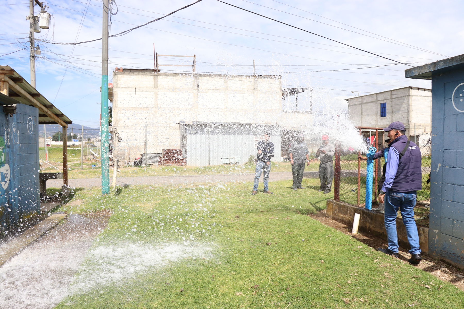 De acuerdo con la Emax los precios no se incrementaron ya que la medida fue solo para disponer de todos los costos en un solo tarifario, este también incluye el valor del excedente en el consumo  de agua. (Foto Prensa Libre: María Longo) 