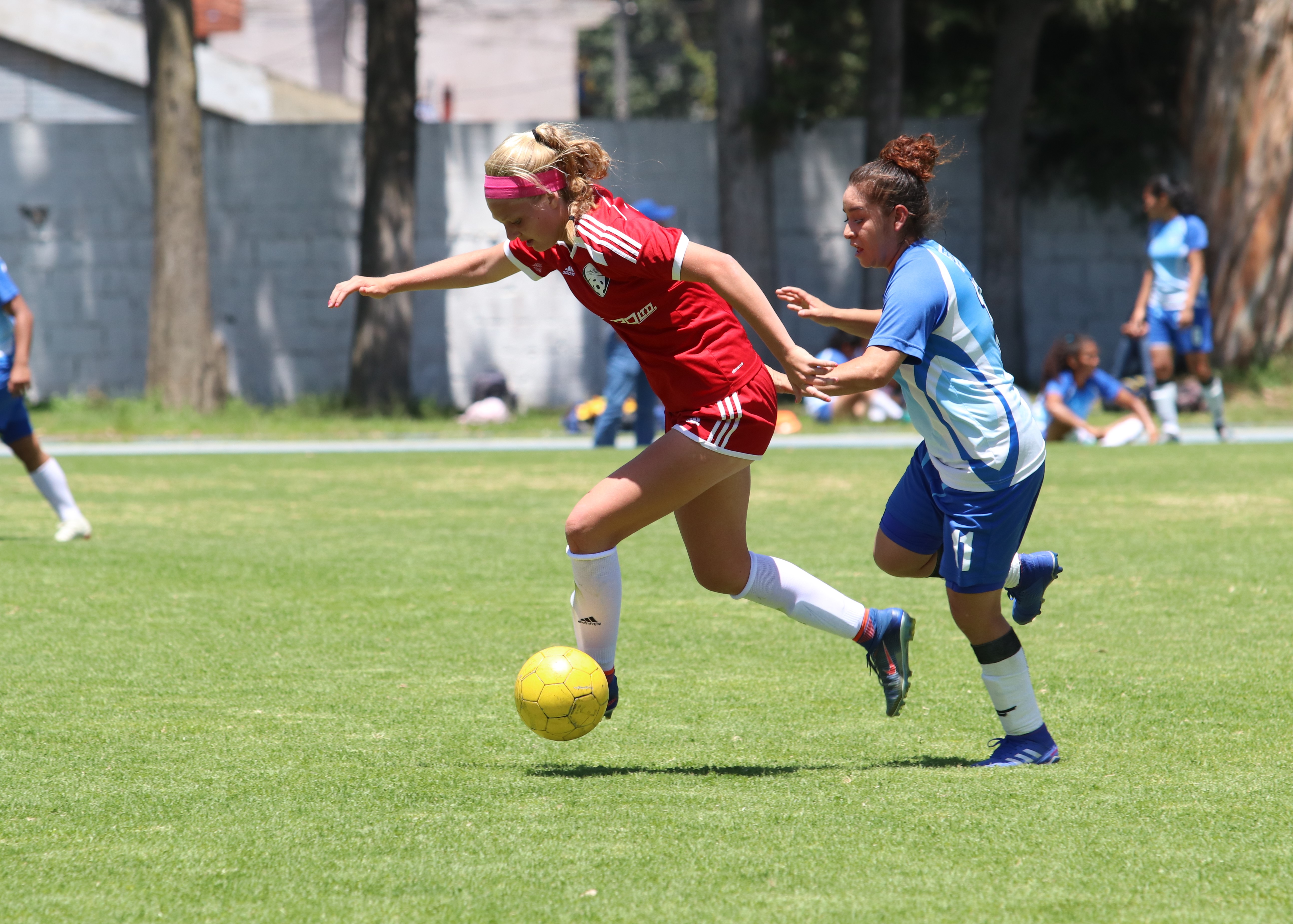 A pesar del abultado marcador el juego fue intenso con opciones en ambos marcos. (Foto Prensa Libre: Raúl Juárez)