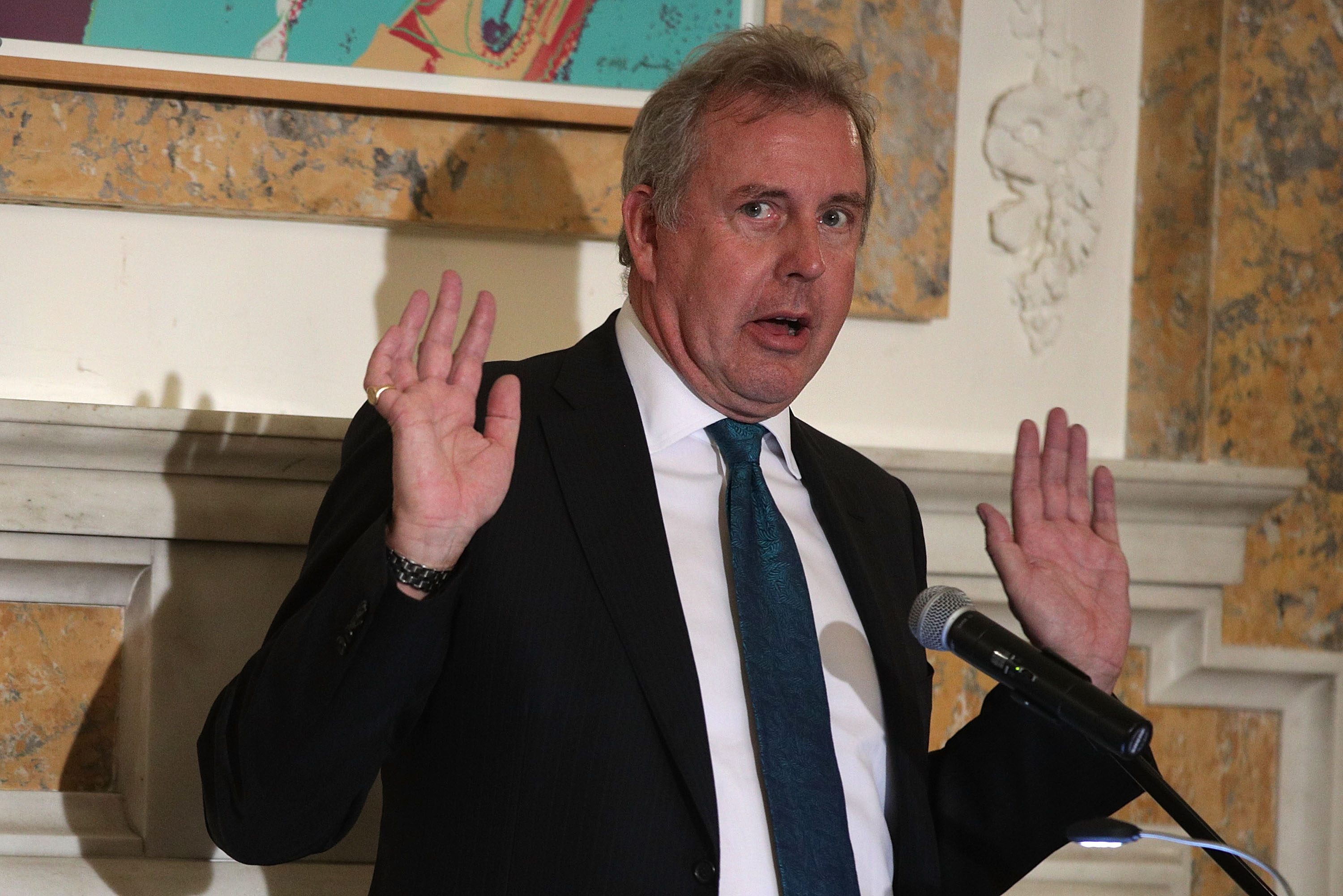 Kim Darroch renunció después de atraer la ira del presidente de Estados Unidos, Donald Trump, por criticar a su administración en los cables confidenciales filtrados a Londres. (Foto Prensa Libre: AFP)