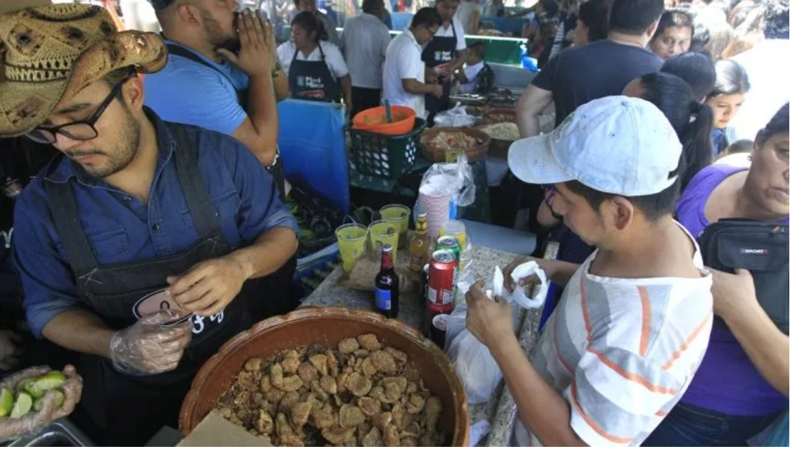 Esta es la cuarta edición de la Feria del Chicharrón en Mixco.(Foto Prensa Libre: Hemeroteca PL)