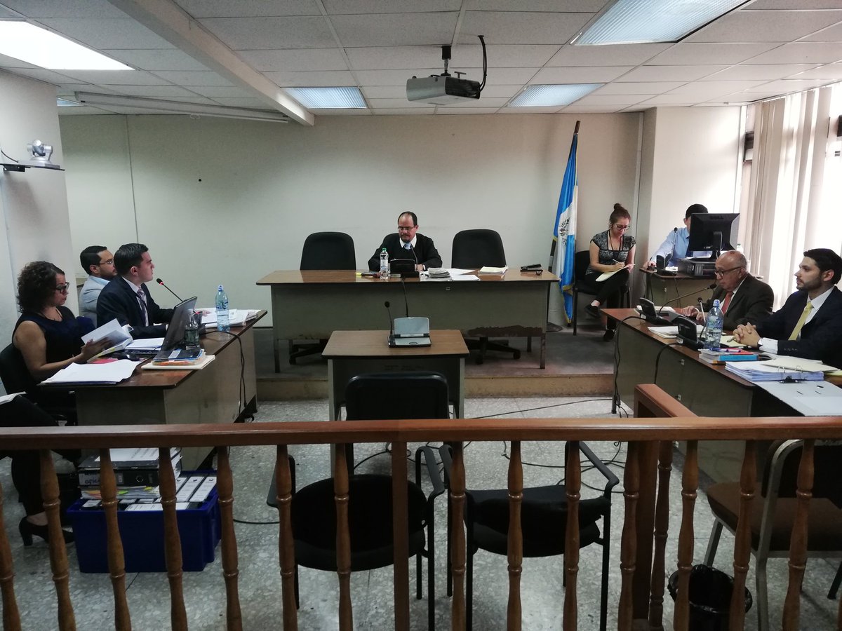 En el Tribunal Octavo Unipersonal Penal, a cargo de Carlos Barrera, inició el debate por tráfico de influencias al exmagistrado de la CSJ, Gustavo Adolfo Mendizabal Mazariegos. (Foto Prensa Libre: Kenneth Monzón)