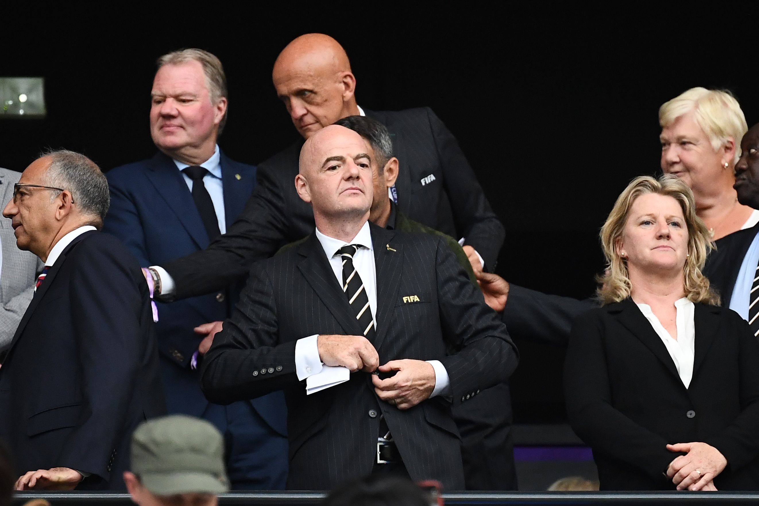 El presidente de la Fifa, Gianni Infantino -al centro-, está satisfecho con la organización del Mundial Femenino de Futbol Francia 2019 (Foto Prensa Libre: AFP)