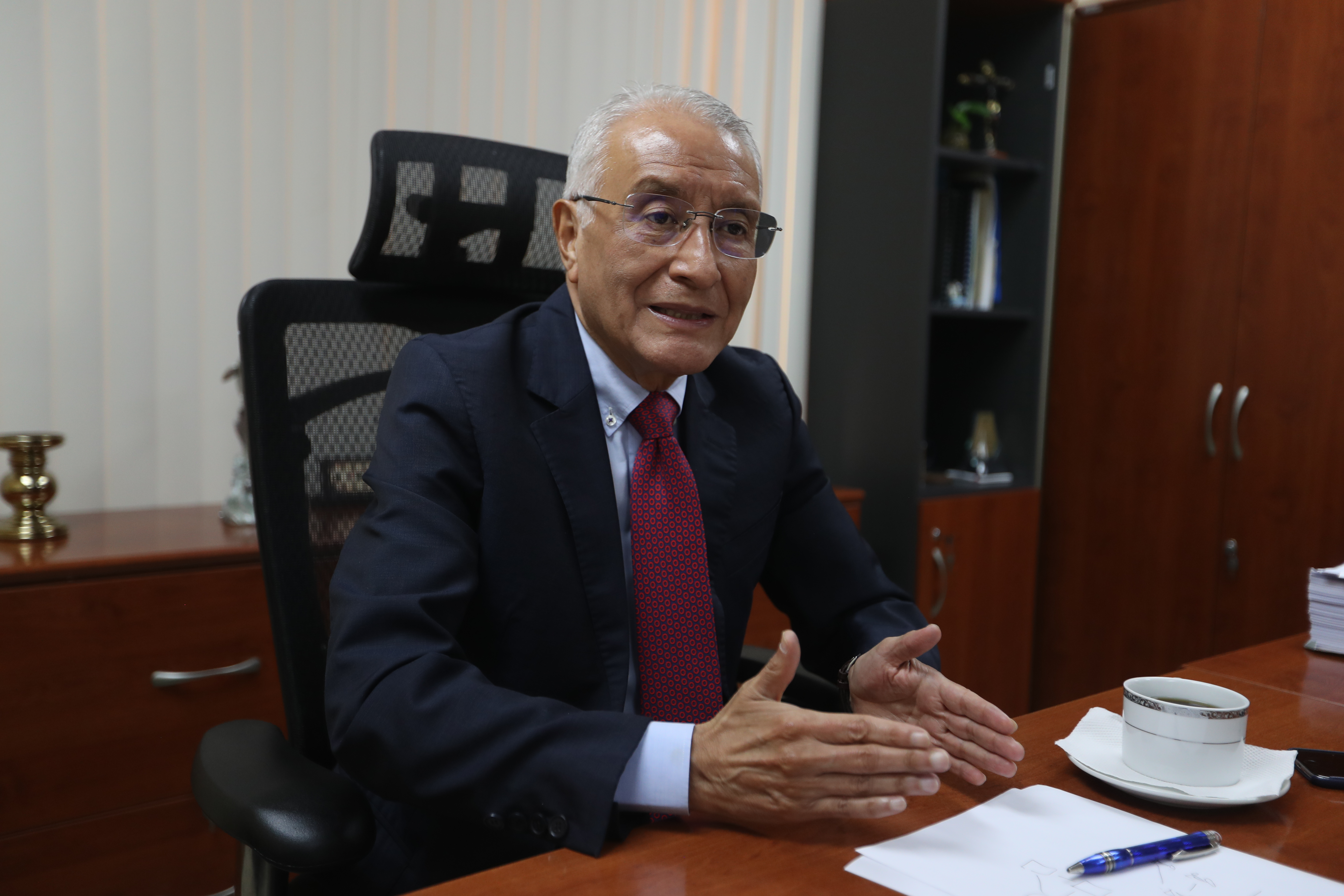 Entrevista al presidente del Tribunal Supremo Electora, Julio René Solórzano Barrios, quien aborda los temas sobre la segunda vuelta de las elecciones generales en Guatemala y el desgaste que sufrió la institución por el fallo en el programa de informática que utilizaron durante la primera vuelta de elecciones. (Foto Prensa Libre: Óscar Rivas)