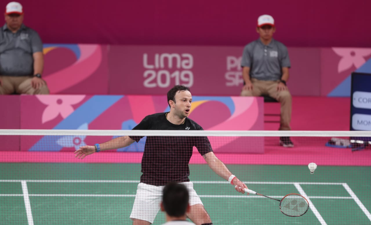 El guatemalteco Kevin Cordón se mantiene en la ruta del triunfo. Este miércoles superó al mexicano Luis Montoya y se clasificó a semifinales. (Foto Prensa Libre: Carlos Vicente).