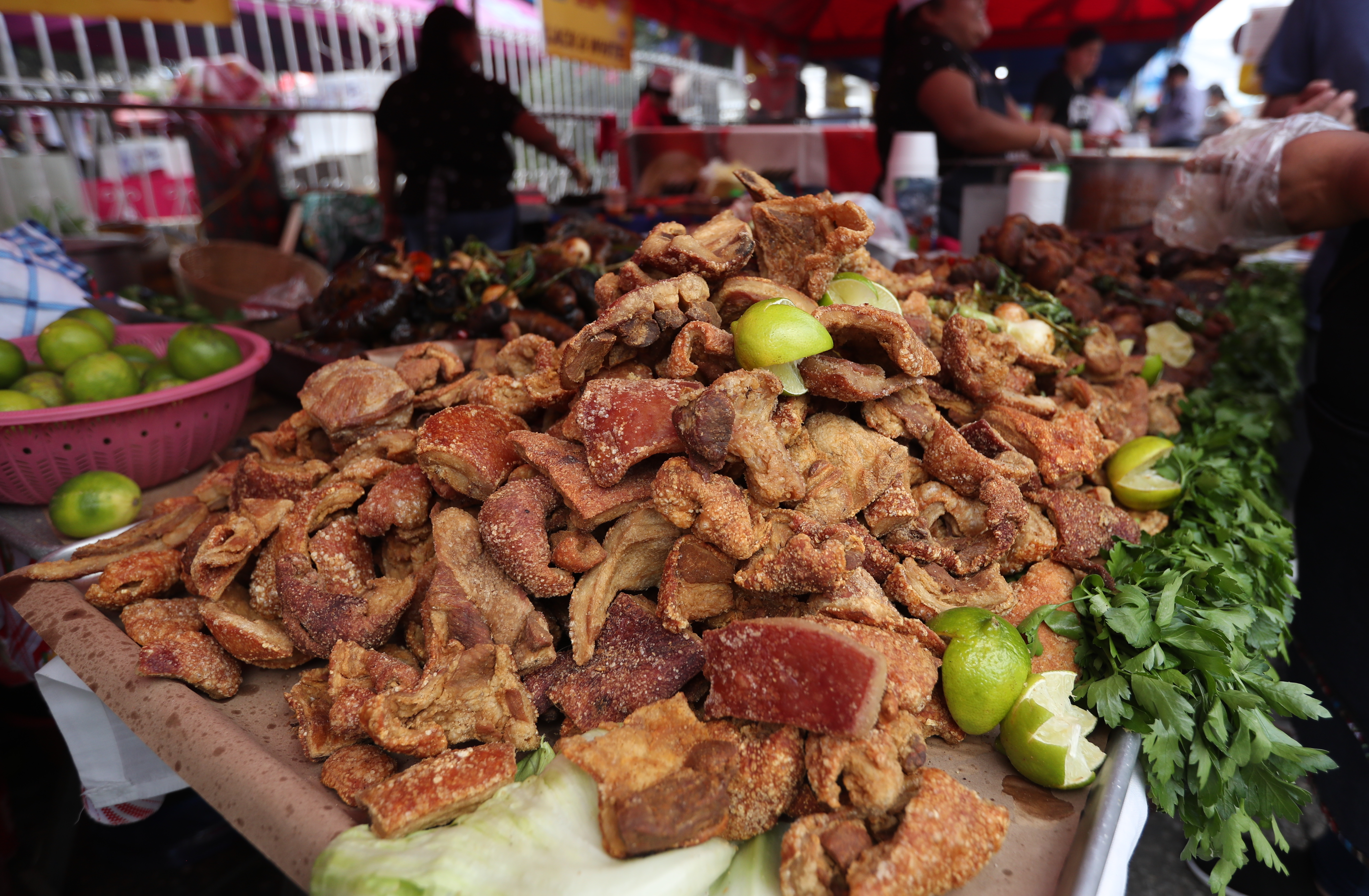 Feria del Chicharrón se celebró en Mixco. (Foto Prensa Libre: Esbin García)