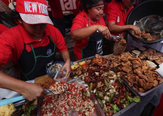 Tradicionales platillos como revolcado, sancochado y por supuesto, carnitas y chicharrones, nuevamente estarán a disposición del público que acuda a esta feria.(Foto Prensa Libre: Esbin García)