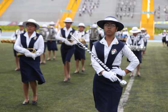 El Instituto Normal Casa Central se presentó luciendo sus sombreros característicos de su uniforme. Foto Prensa Libre: Óscar Rivas