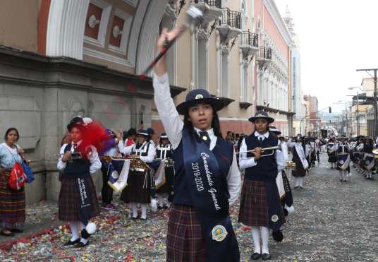 Otra de las bandas que no puede faltar es la de la escuela de maestras de parvulos. 