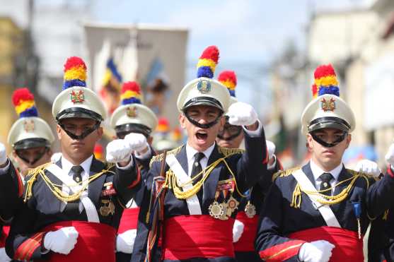 El colegio Liceo Guatemala fue el encargado en abrir el recorrido. 