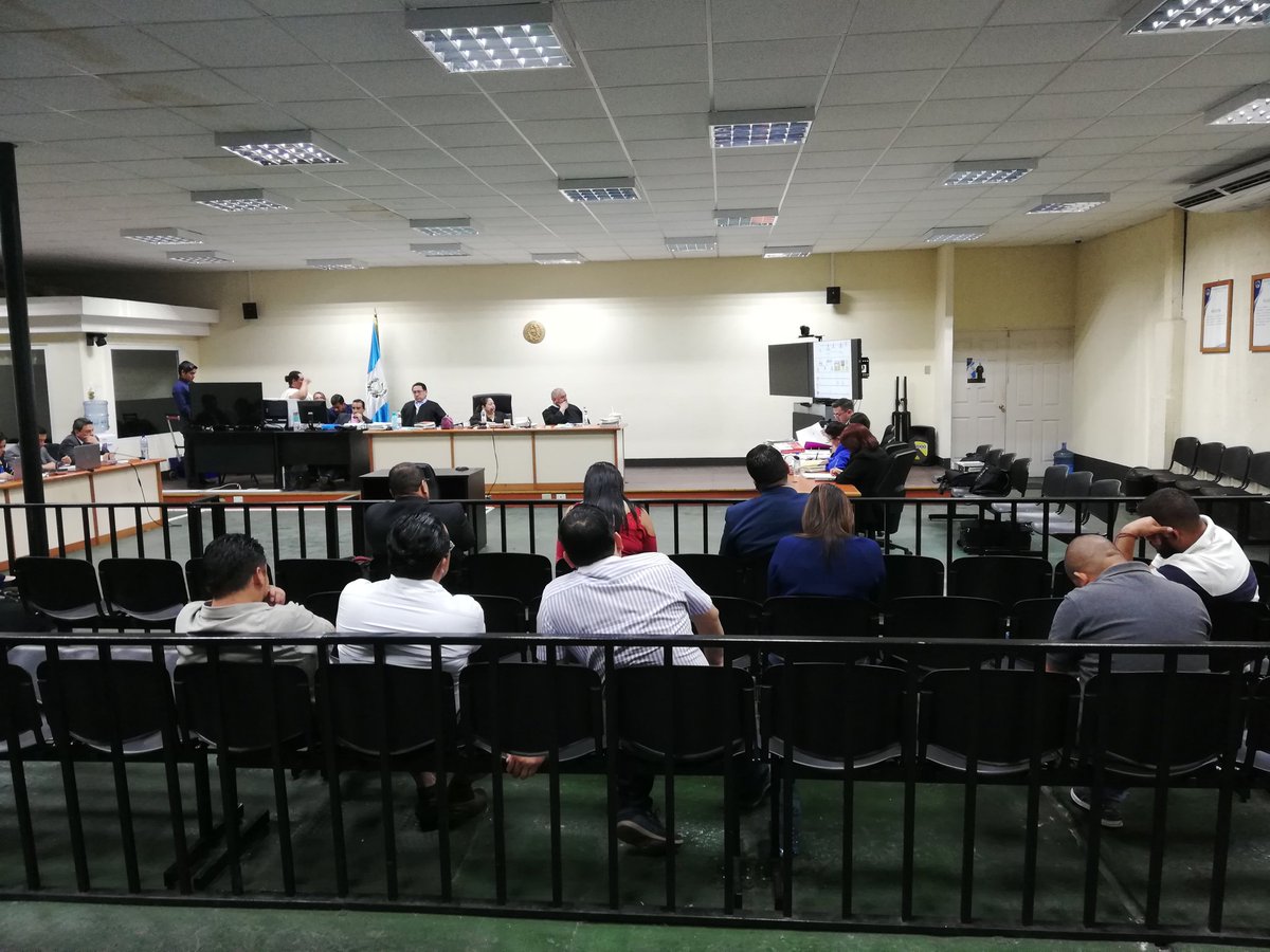 Tribunal donde se lleva  acabo el juicio contra el hijo y hermano del presidente Jimmy Morales. (Foto Prensa Libre: Kenneth Monzón).