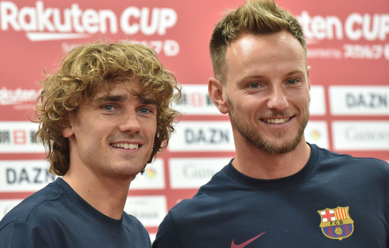 Griezmann e Ivan Rakitic hablaron del trabajo del Barcelona y del partido contra el Chelsea en Japón. (Foto Prensa Libre: AFP). 