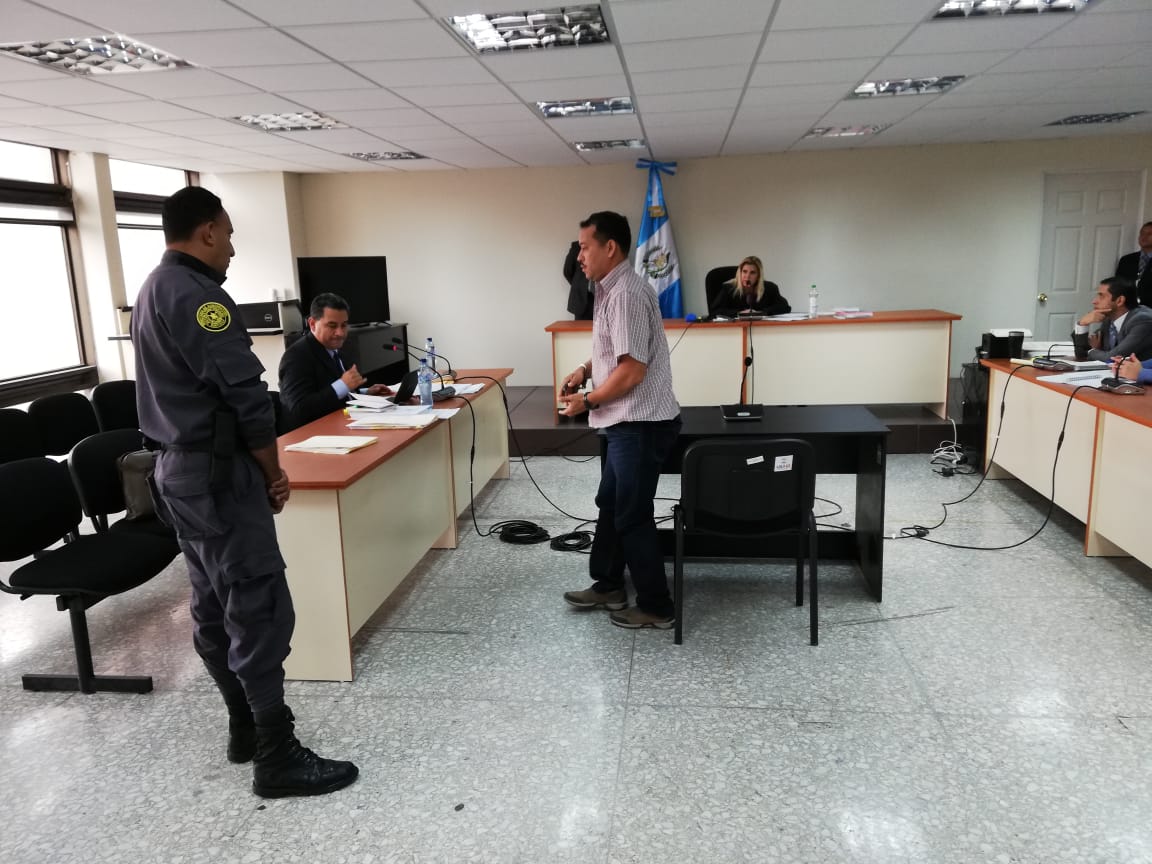 Exjefe de seguridad del Instituto de la Defensa Pública Penal Ronald Joaquín González Vásquez, en el Juzgado de Mayor Riesgo E. (Foto Prensa Libre: Kenneth Monzón)