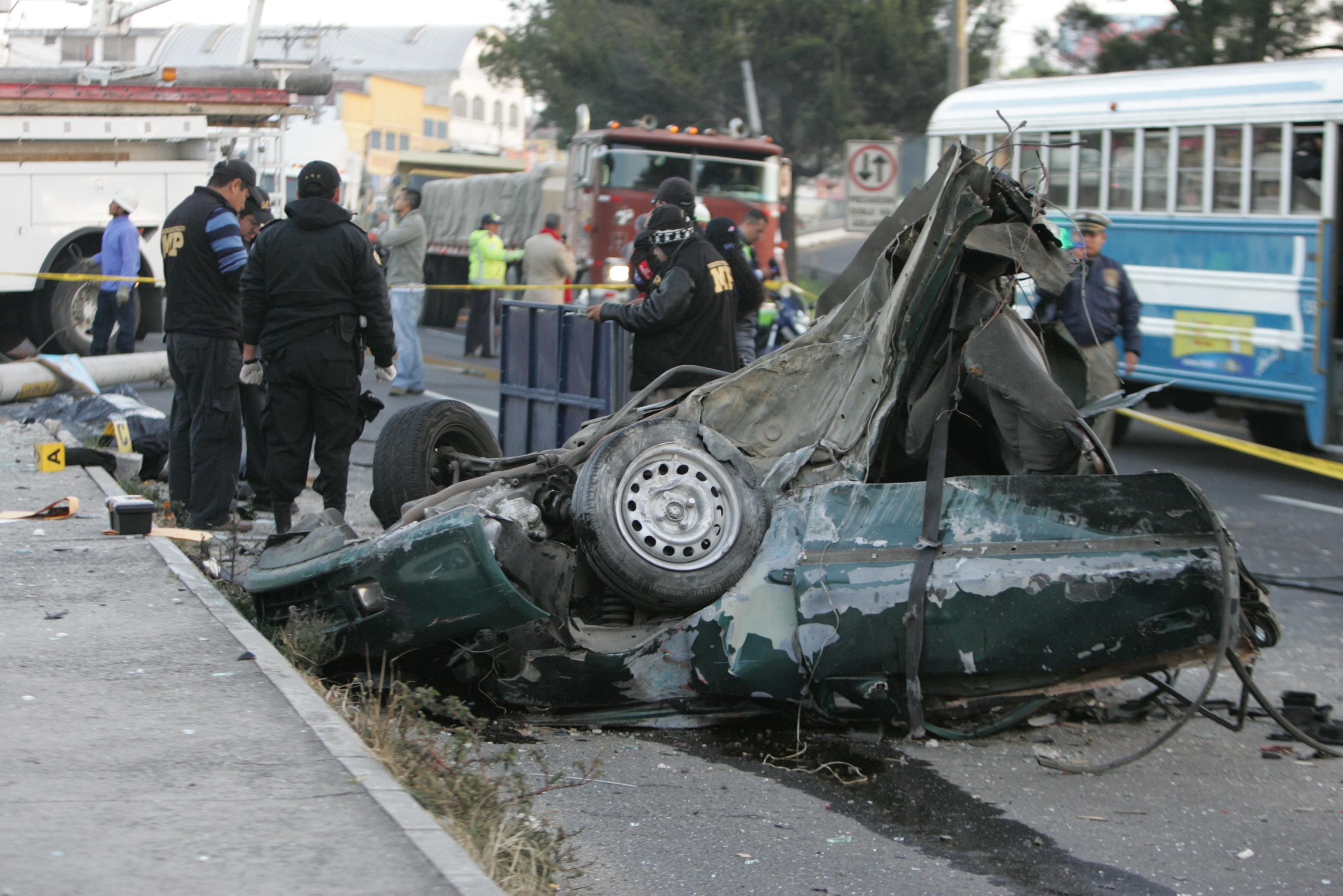 Algunos vehículos se parten en accidentes debido a que son mal reconstruidos, según expertos.(Foto Prensa Libre: Hemeroteca PL)