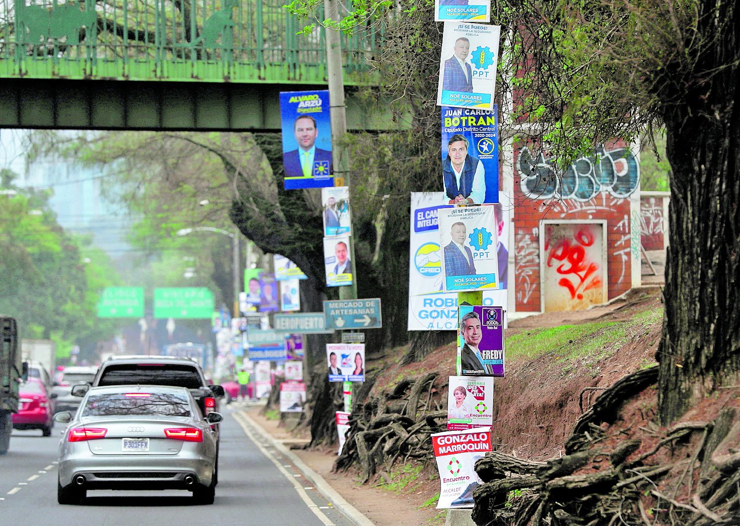 Propaganda política en bulevar Liberación