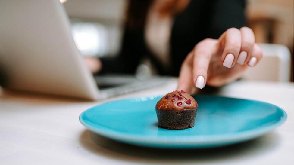 ¿Por qué la comida en la oficina desaparece en segundos?