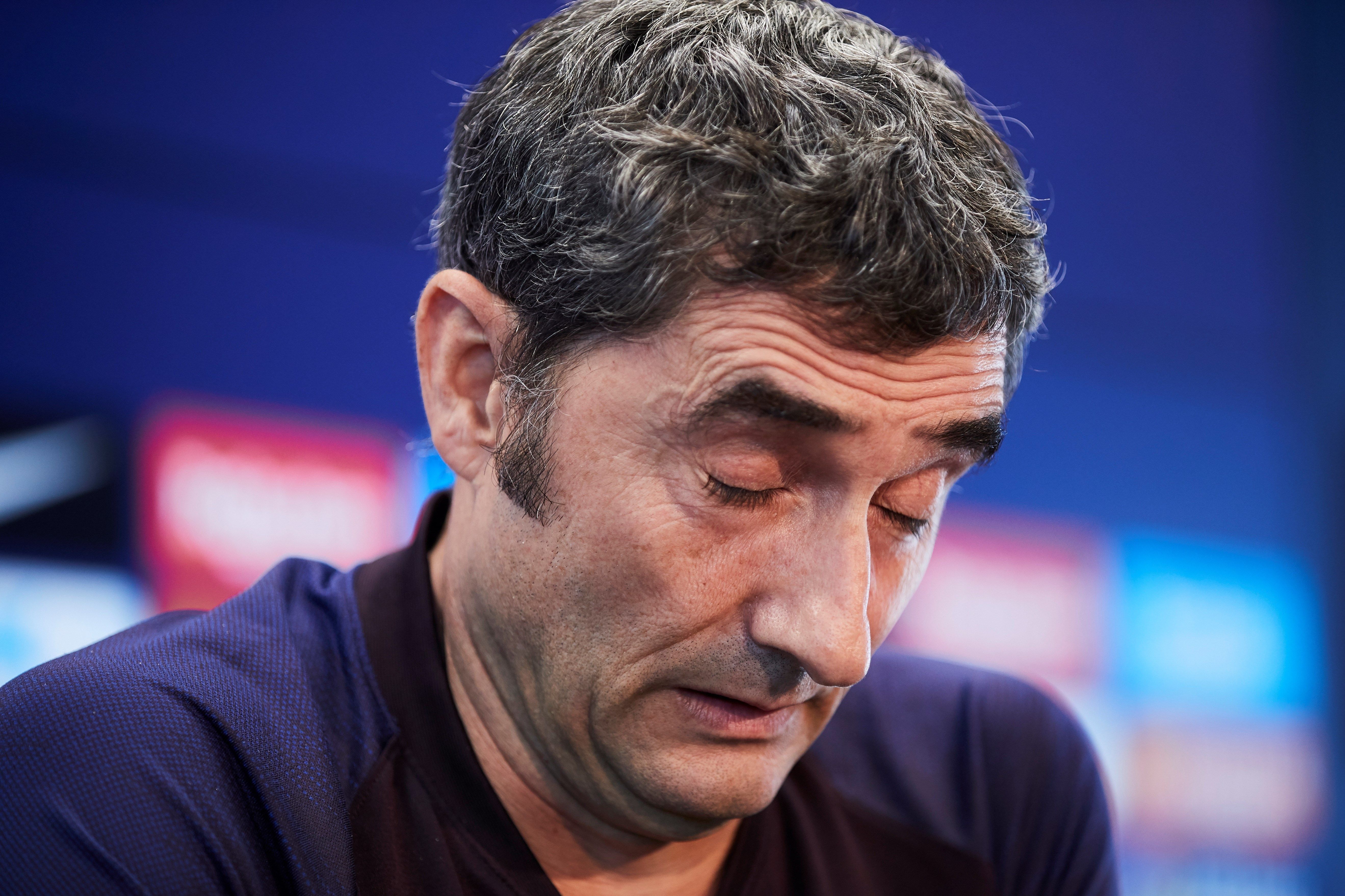 El entrenador del FC Barcelona, Ernesto Valverde durante la rueda de prensa que ha ofrecido en la Ciutat Esportiva Joan Gamper. (Foto Prensa Libre: EFE)