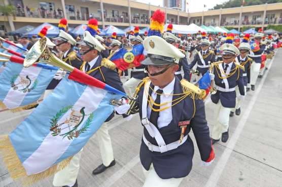 Los alumnos maristas iniciaron el evento con un desfile. Foto Prensa Libre: Óscar Rivas