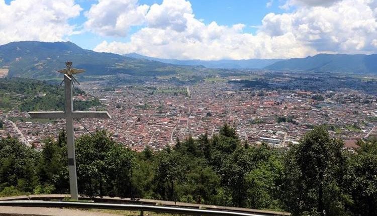 El punto de reunión será en el mirador del cerro El Baúl, que es uno de los lugares donde el grupo de corredores practican el Trail Runners. (Foto Prensa Libre: Archivo