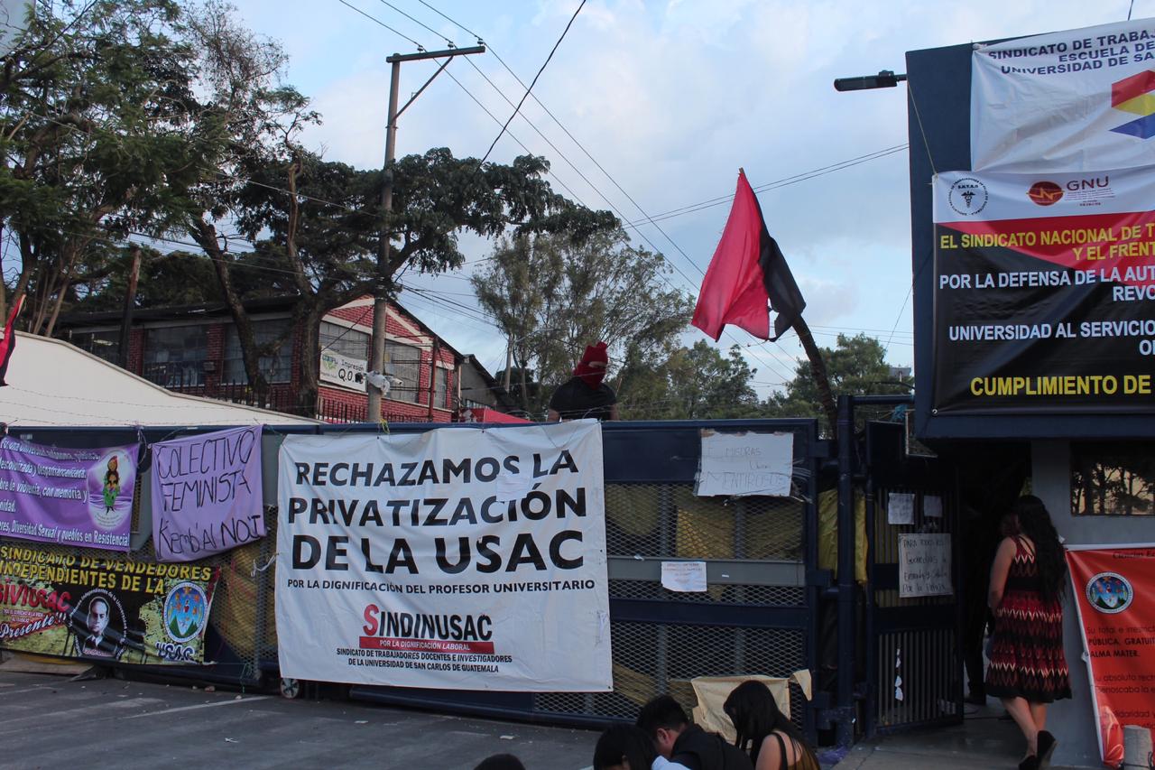 Cierre de actividades afecta  a 200 mil estudiantes. (Foto Prensa Libre: Miriam Figueroa)