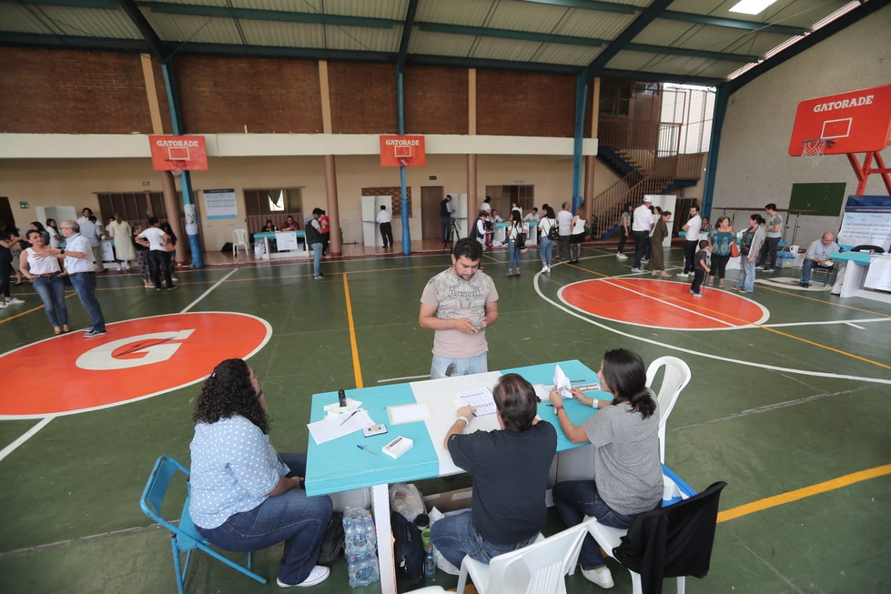 Los centros de votación han convocado a pocos ciudadanos para ejercer su derecho. (Foto Prensa Libre: Juan Diego González)