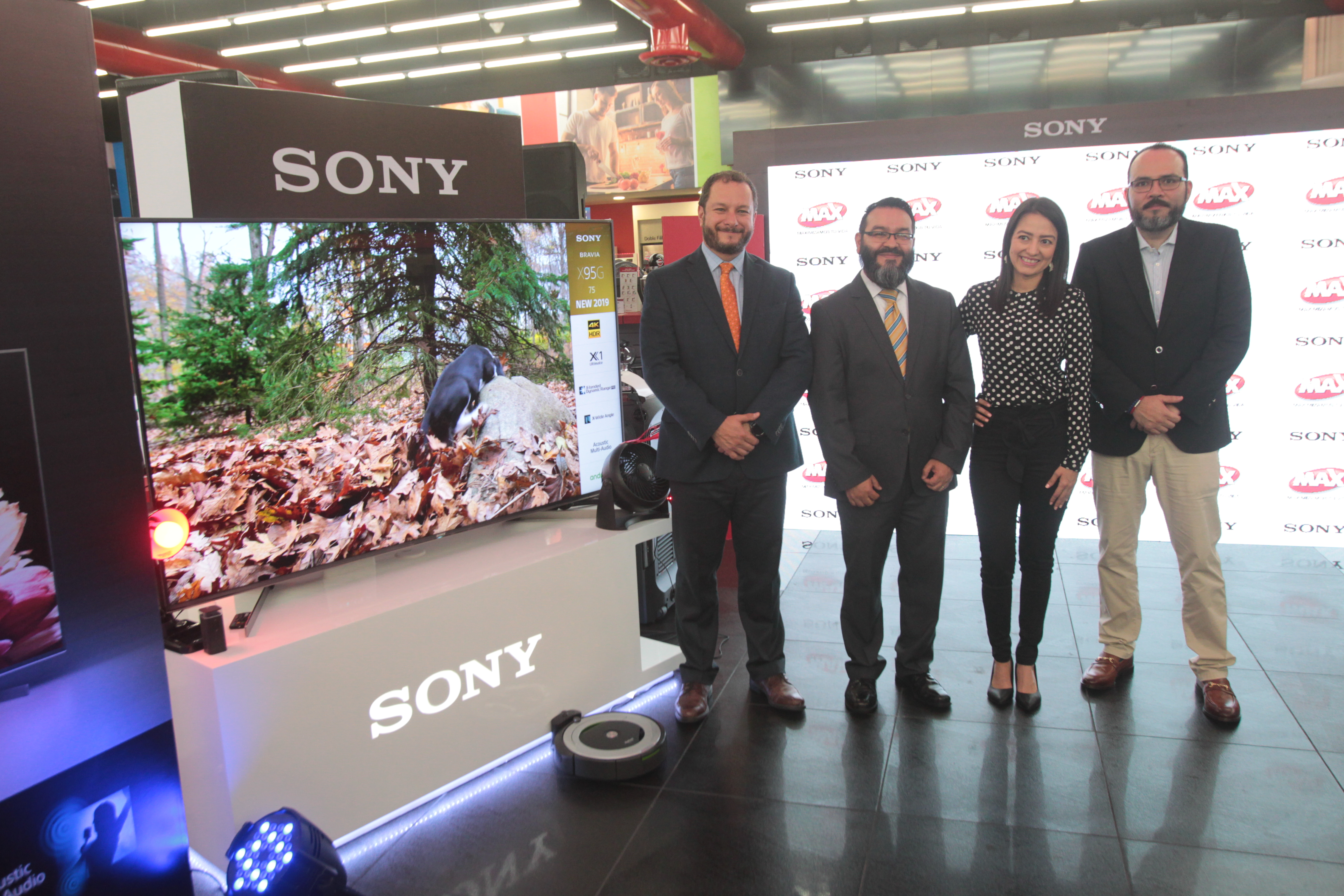 Tiendas Max inauguró su nueva sucursal en carretera a El Salvador y presentó los nuevos modelos de televisores Sony. Foto Norvin Mendoza.