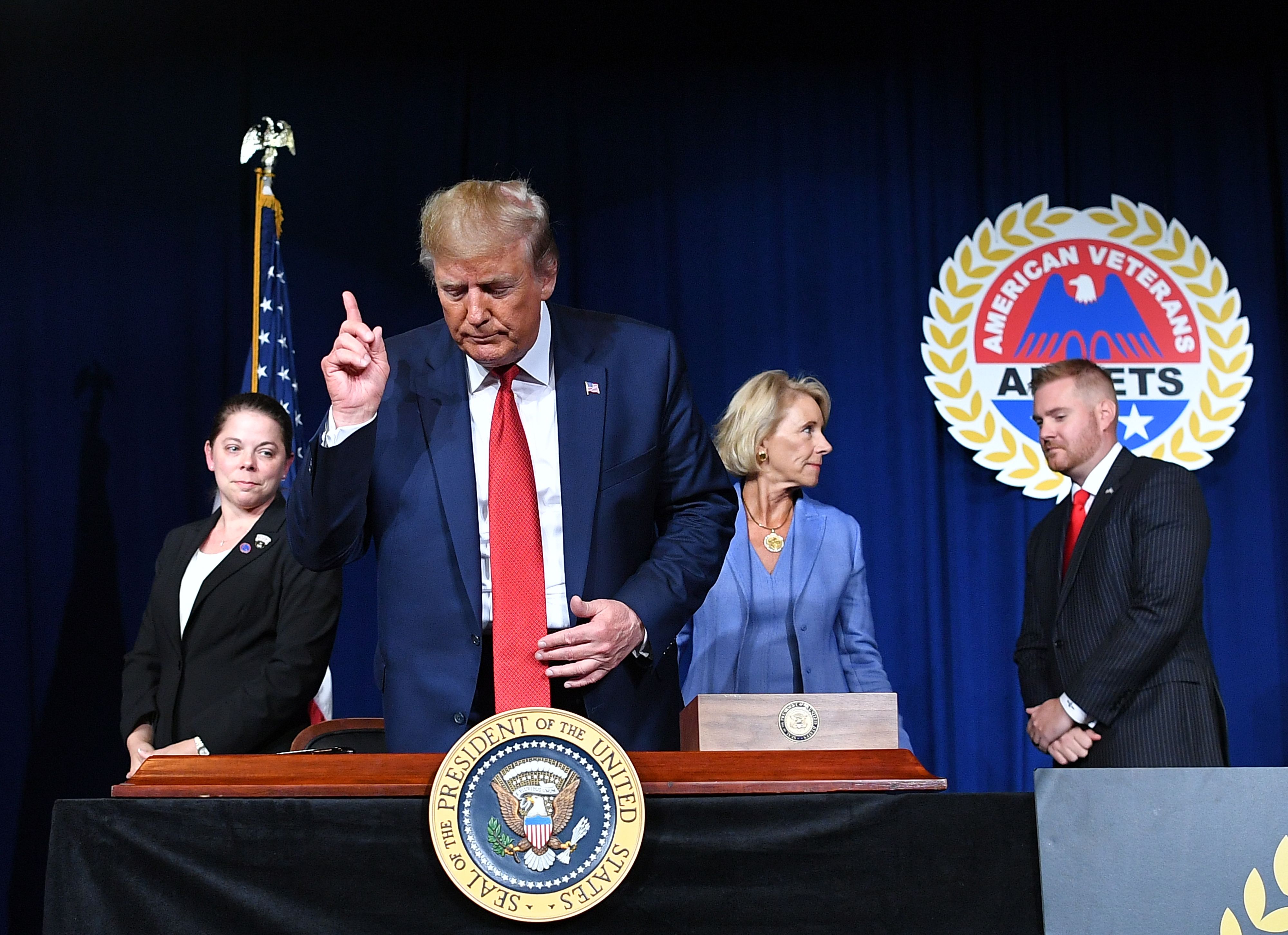 El presidente Donald Trump se prepara para convencer a los votantes estadounidenses. (Foto Prensa Libre: AFP)