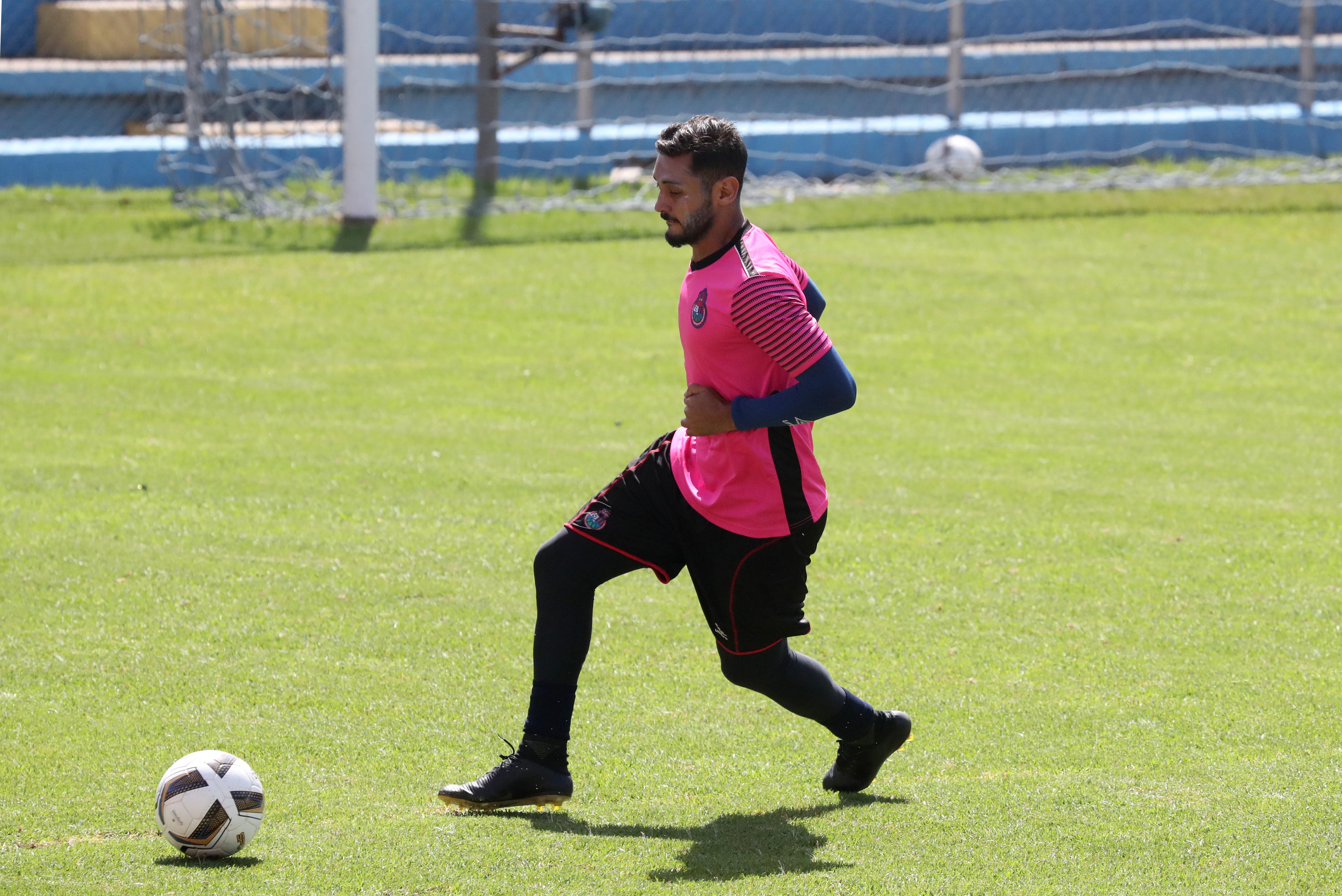 El delantero petenero Edi Danilo Guerra jugará su quinto clásico con Municipal. (Foto Prensa Libre: Francisco Sánchez)