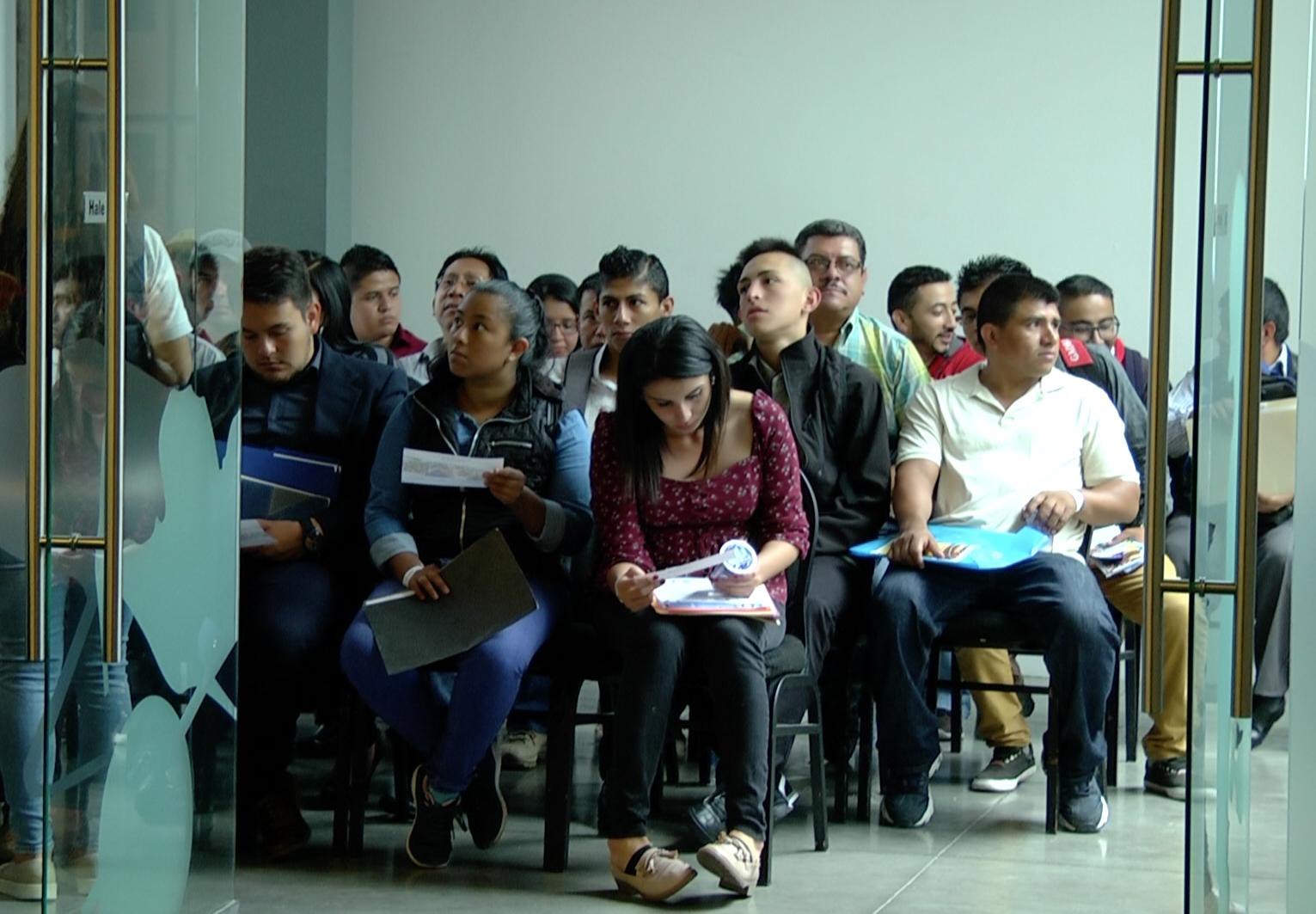 Si se contrata a un trabajador a tiempo parcial para desarrollar actividades no agrícolas, programación, diseño, contabilidad, entre otros, el salario que se deberá pactar no debe ser menor al salario mínimo fijado anualmente. (Foto Prensa Libre: Miriam Figueroa)