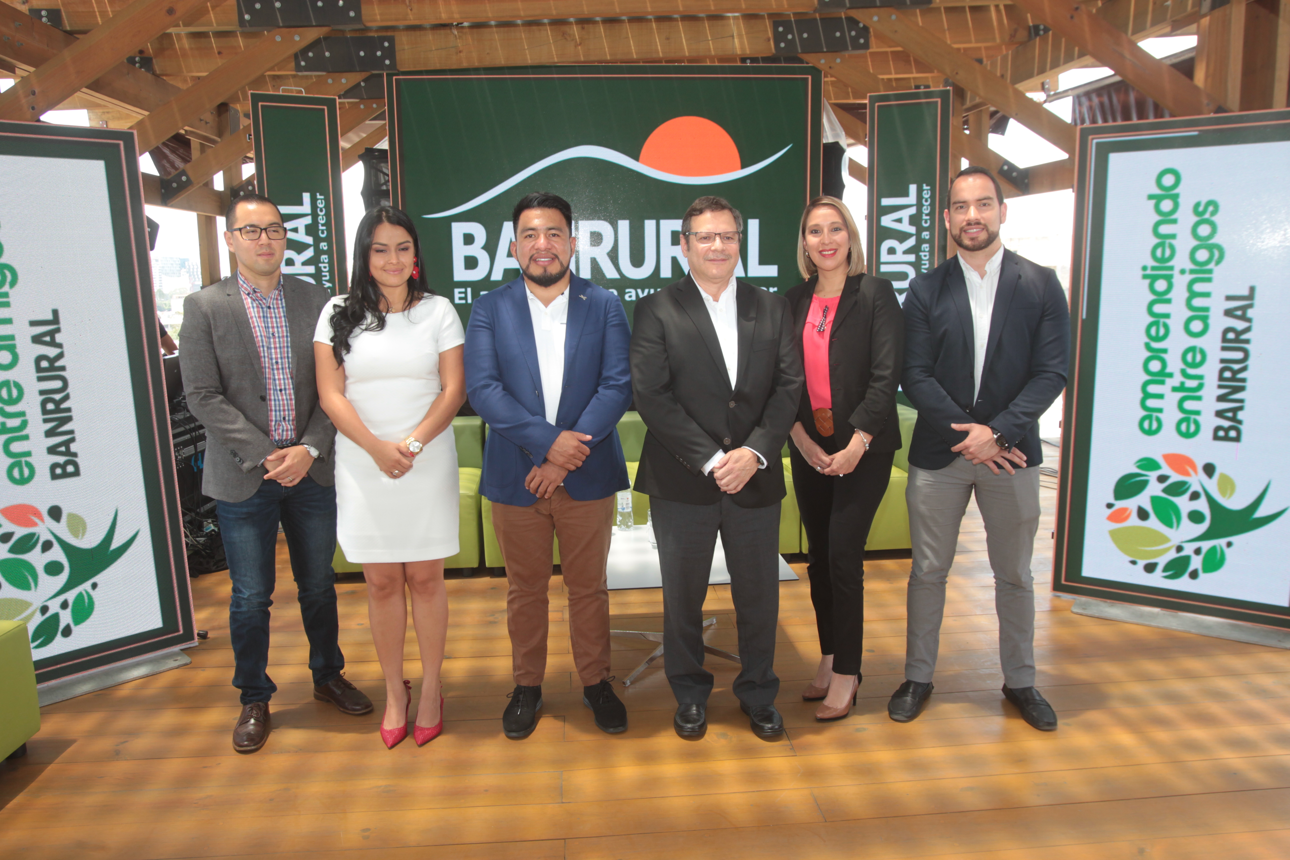 Representantes de Banrural, Claro, Arista y Analytects dieron detalles del Training Day. (Foto Prensa Libre: Norvin Mendoza)