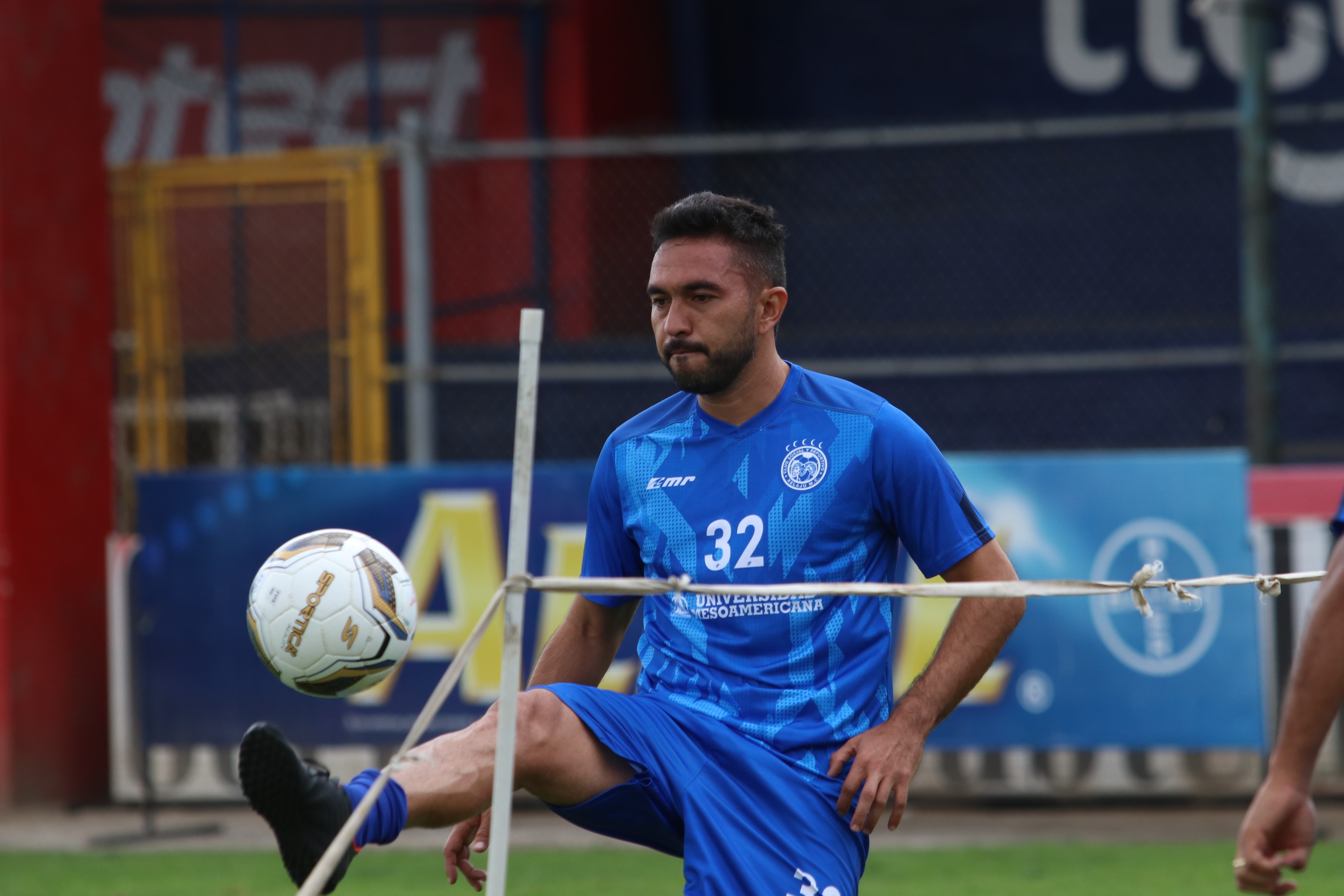 Carlos Kamiani espera finalizar su sequía goleadora ante Deportivo Iztapa. (Foto Prensa Libre: Raúl Juárez)