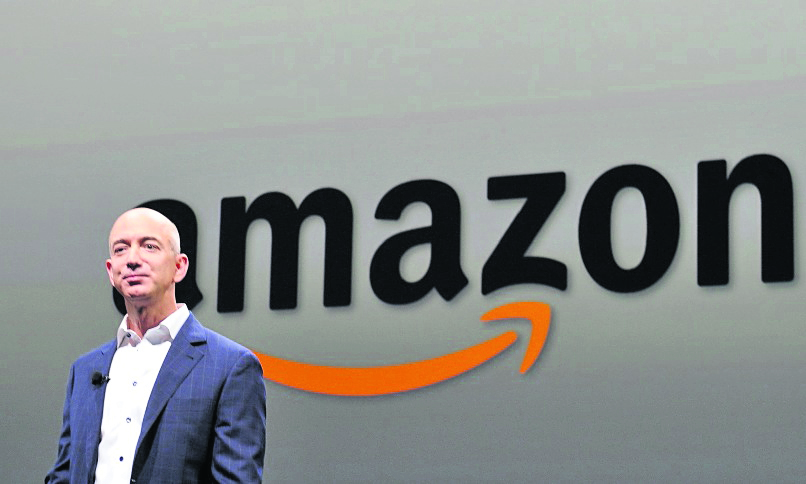 Jeff Bezos prohíbe usar Power Point en reuniones de Amazon. (Foto Prensa Libre: AFP)