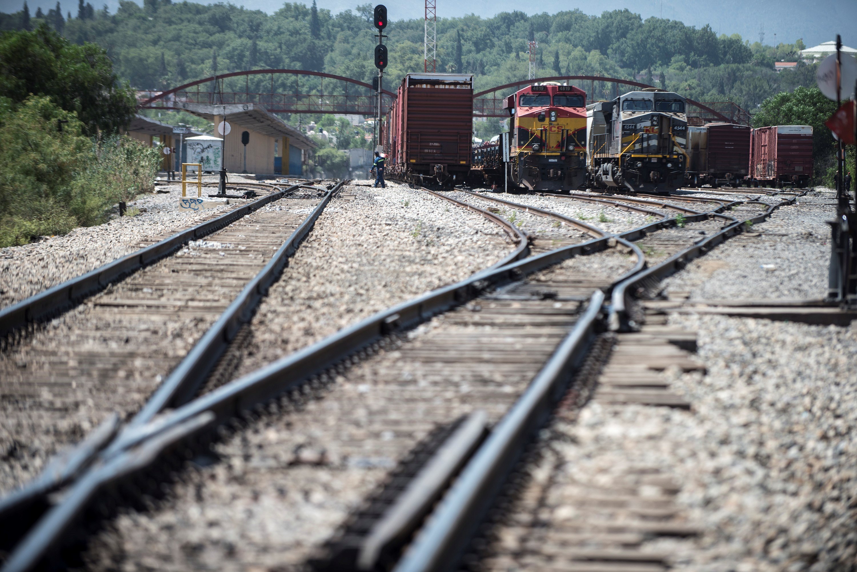 Antigua Estación del ferrocarril en Saltillo, Coahuila, México, utilizada por migrantes para viajar a lomo de "la Bestia" rumbo a la frontera estadounidense. (Foto Prensa Libre: EFE).