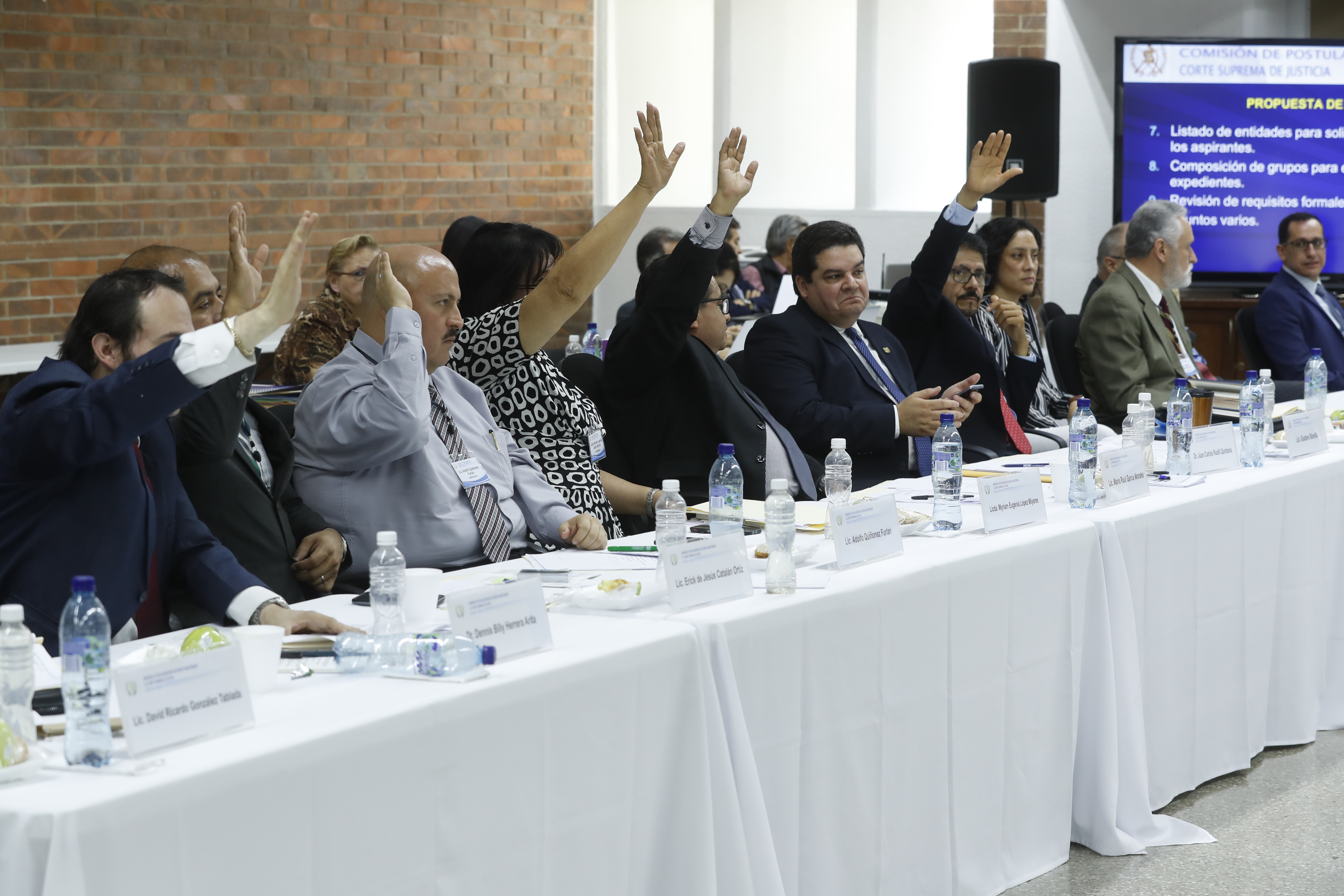 Una de las votaciones de la Comisión de Postulación para elección de magistrados de la Corte Suprema de Justicia. (Foto Prensa Libre. Hemeroteca PL)