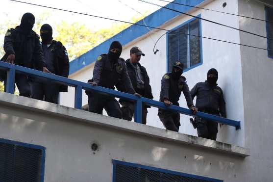 Guardias del Sistema Penitenciario paralizaron sus labores esta madrugada. Foto Prensa Libre: Óscar Rivas