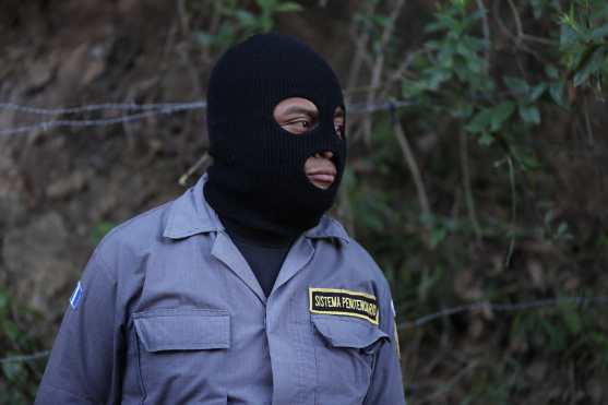 Los guardias exigen que sean tratados de la misma forma que la Policía Nacional Civil. Foto Prensa Libre: Óscar Rivas