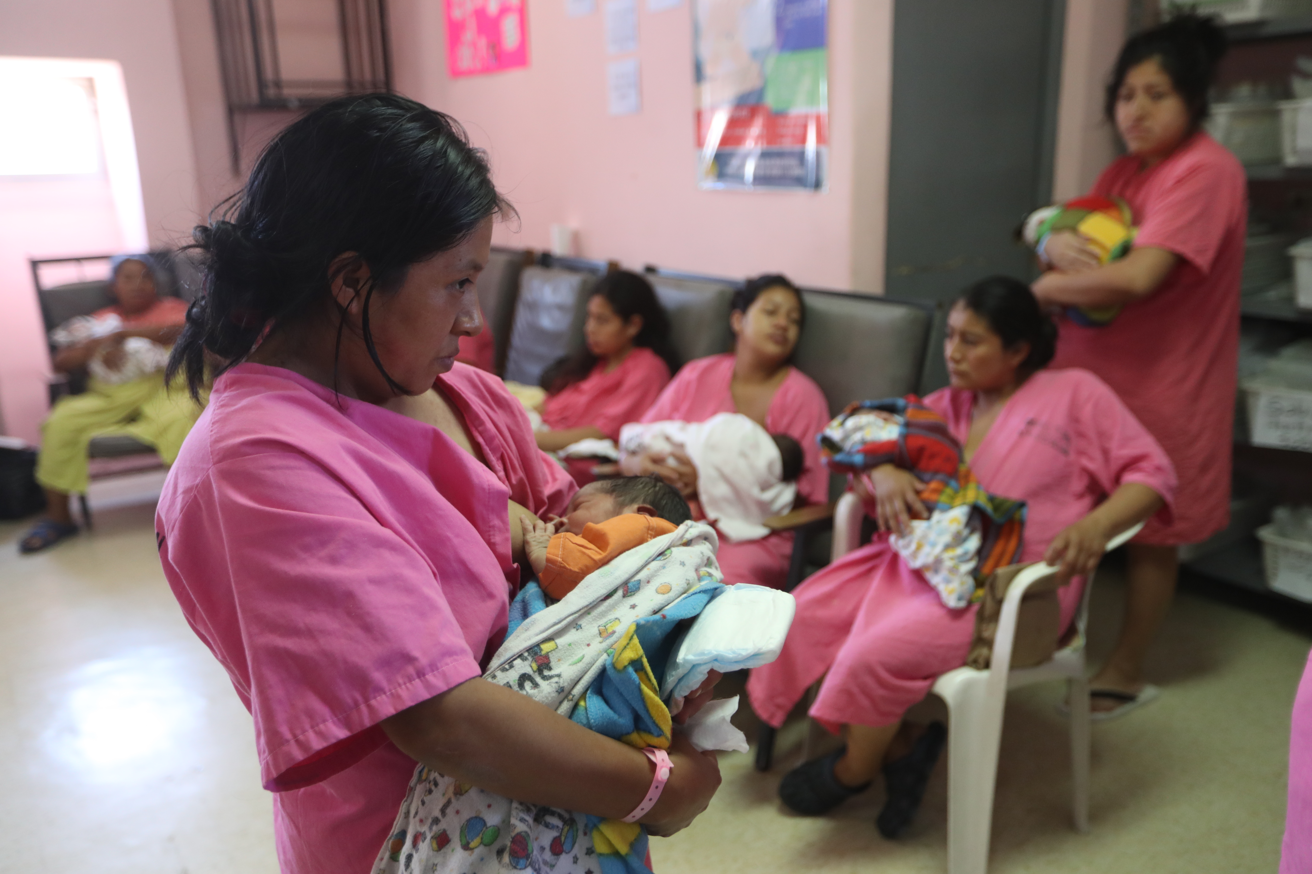 Treinta y dos madres participaron en la Mamaton que se llevó a cabo en el Hospital San Juan de Dios en el marco de la Semana Mundial de la Lactancia Materna. (Foto Prensa Libre. Óscar Rivas)