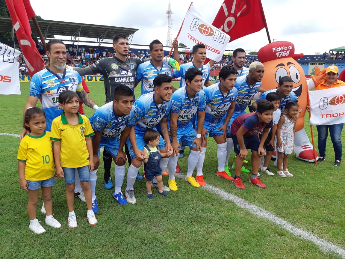 Los lucianos consiguieron un triunfo importante en la fecha cuatro del torneo. (Foto Prensa Libre: Carlos Paredes)