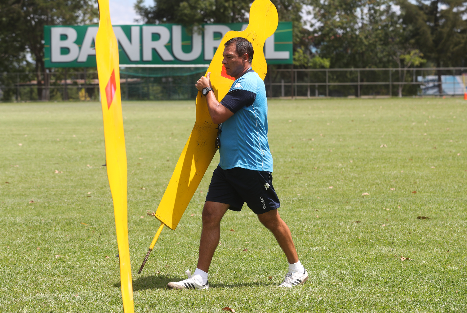 El técnico argentino Mauricio Tapia espera lograr una buena ventaja en la serie frente al Marathon. (Foto Prensa Libre: Edwin Fajardo)