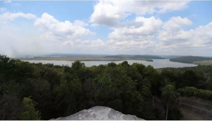 La reforestación se llevará a cabo en una parte del Parque Nacional Yaxhá. (Foto Prensa Libre: Óscar García)