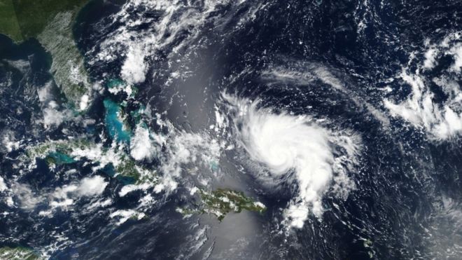 Con vientos mayores a los 210 km/h, Dorian se acerca a las costas de Florida. REUTERS