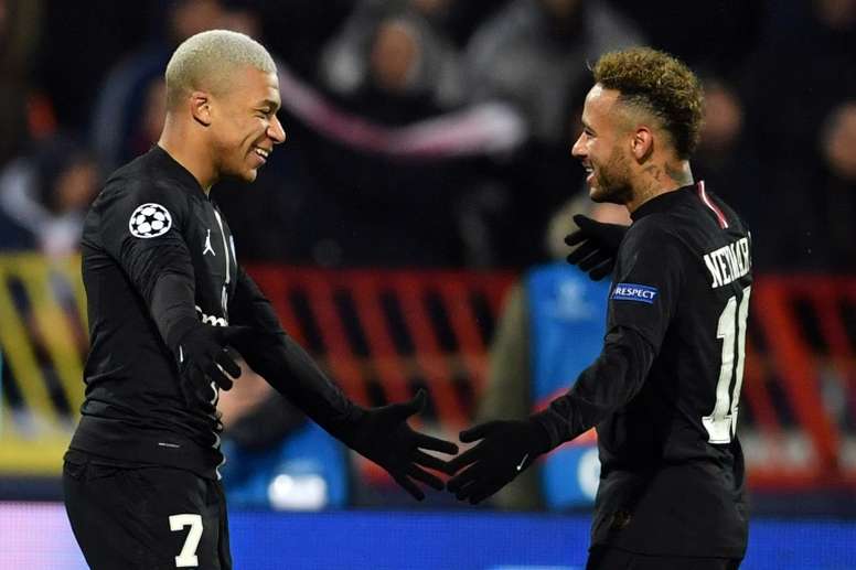 Mbappé quiere seguir jugando con Neymar la próxima temporada. (Foto Prensa Libre: AFP)  