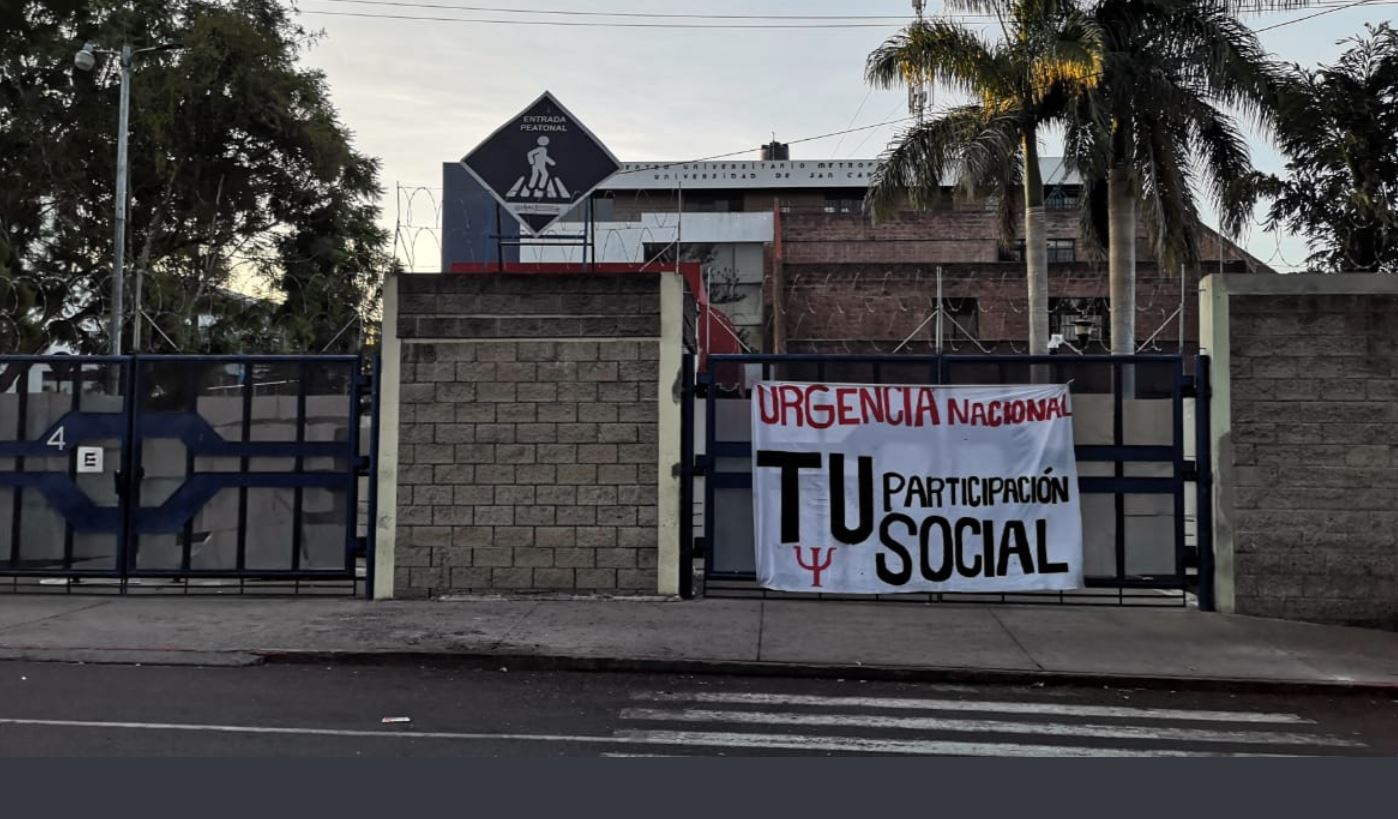 Centro Universitario Metropolitano (CUM) se sumó a la protesta. (Foto Prensa Libre: Cortesía)